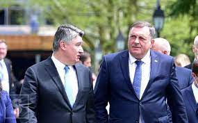 Milanović opći i s gospodarima lutaka � Vučićem i Putinom